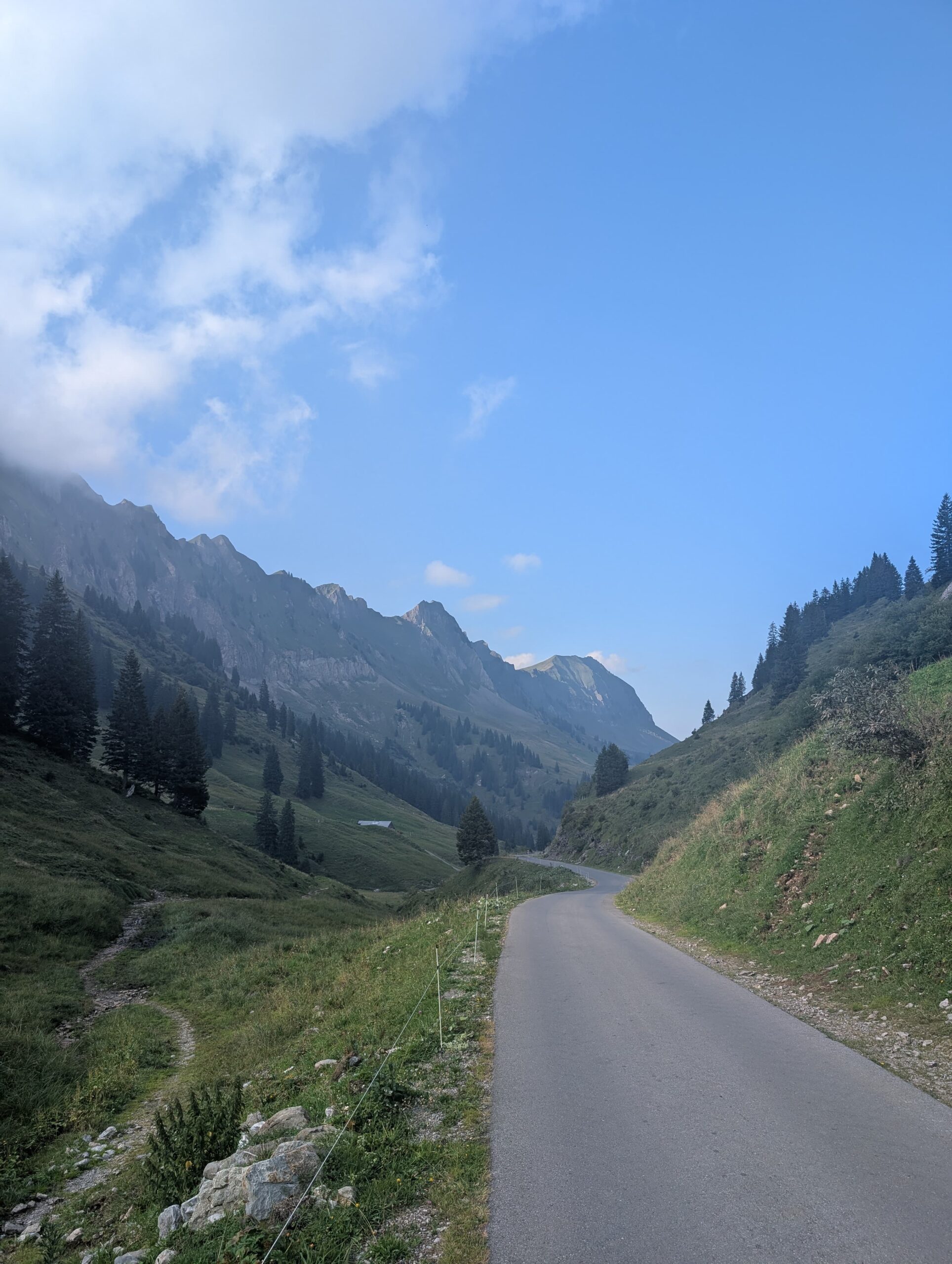 Looking back on the final meters of the first Pragel Pass peak.